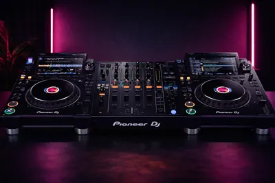 Pioneer CDJ-3000 spelers met DJM-mixer